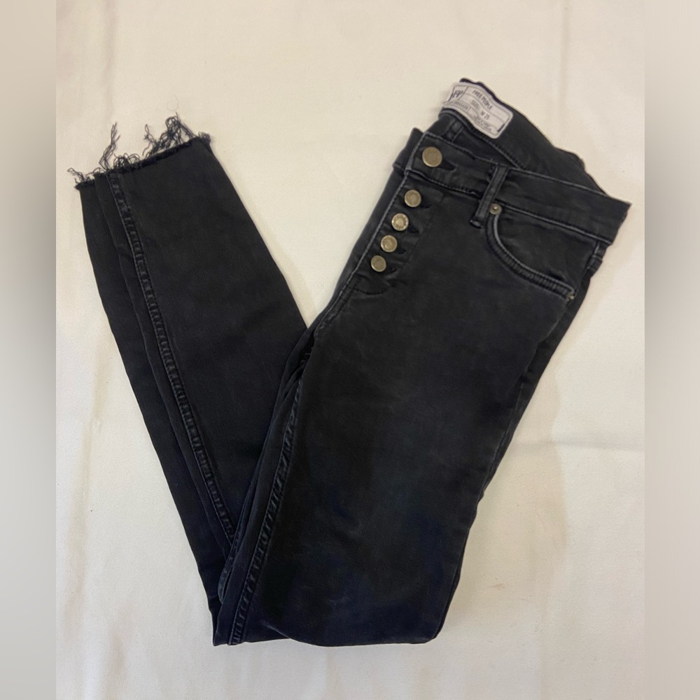 Free People Black skinny Jeans frayed hem, button fly size 25
